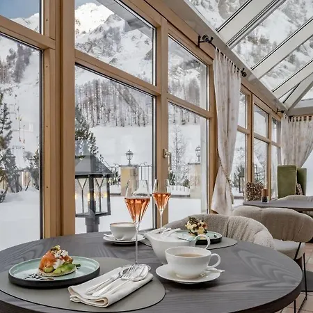 Relais & Chateaux Chasa Montana Hotel 5*