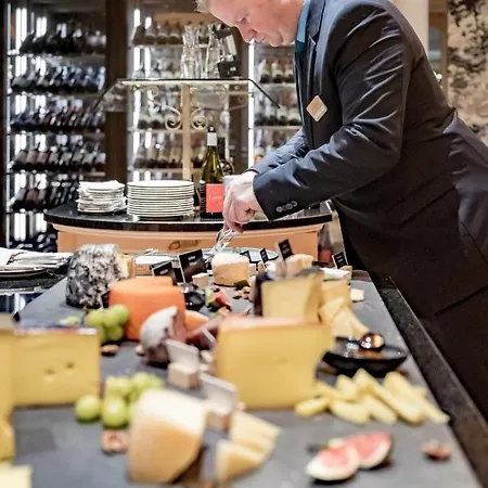 Relais & Chateaux Chasa Montana فندق سامنون
